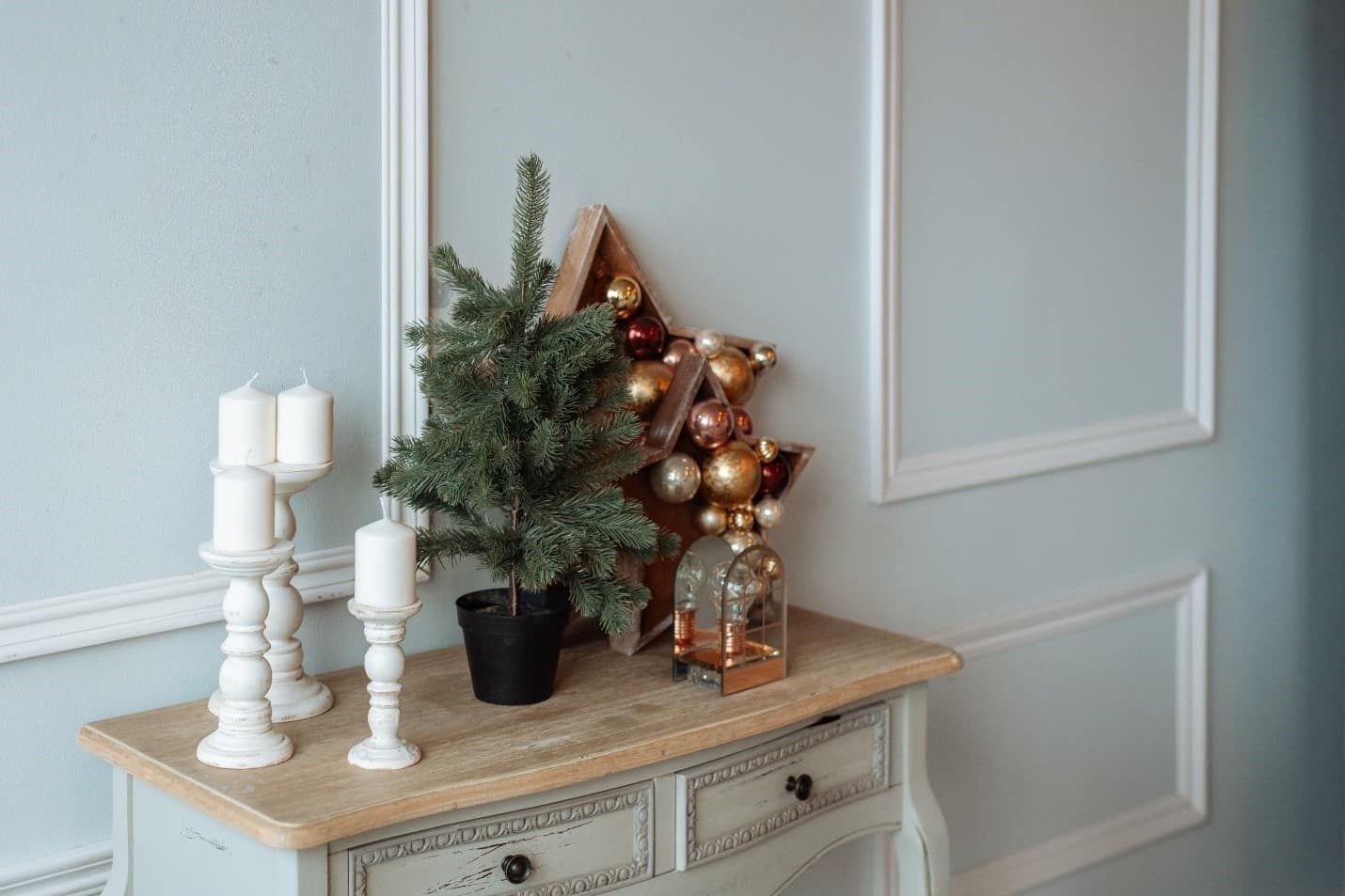 Holiday Decorating Ideas That Will Take Less Than 10 Minutes