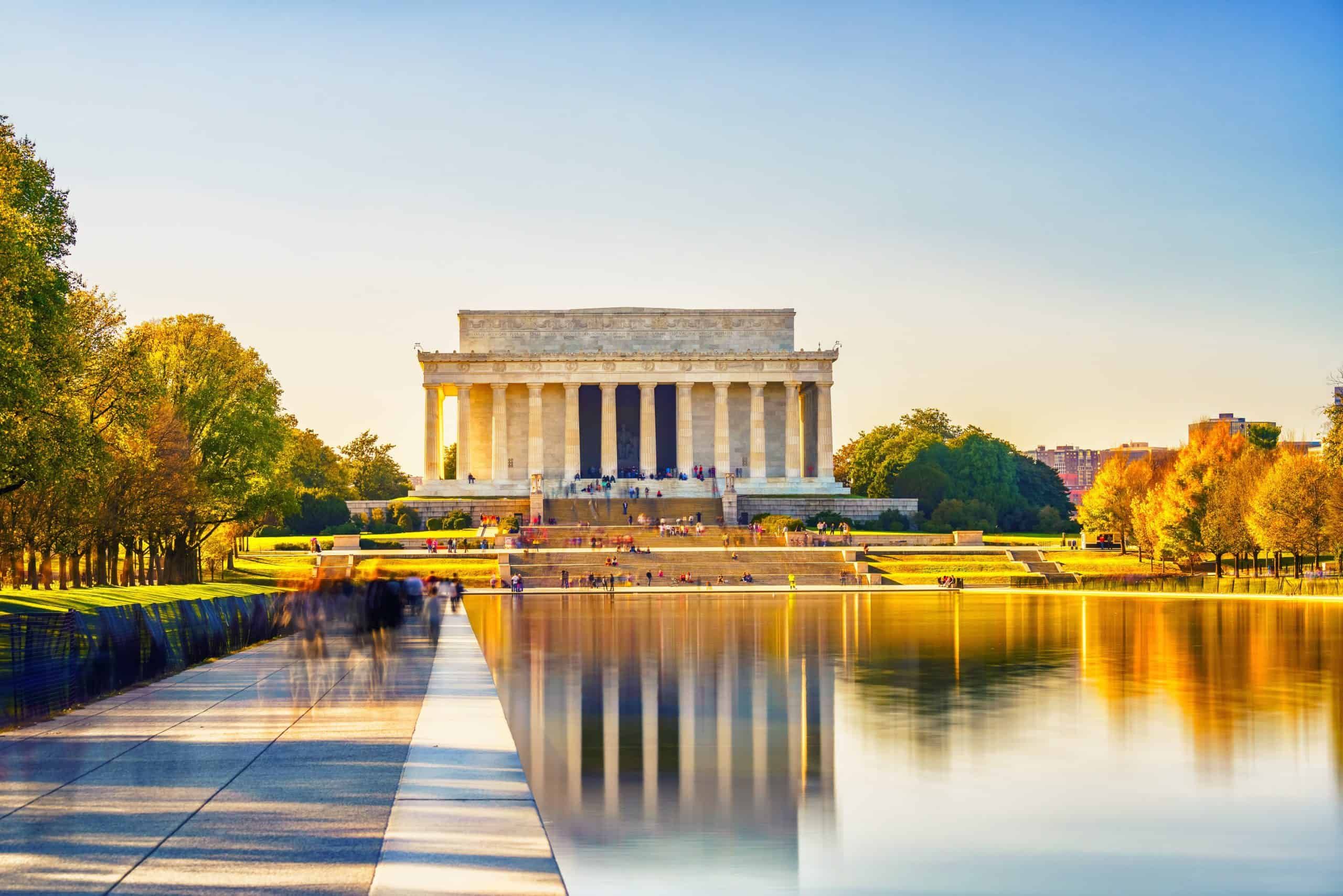 Outdoor Walking Tour of the D.C. Monuments and Memorials – Night and Day