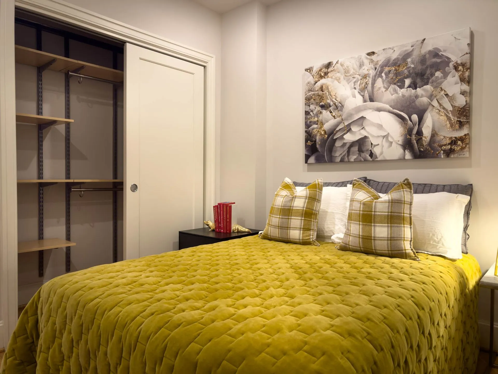 bedroom in the drake apartments in dupont circle