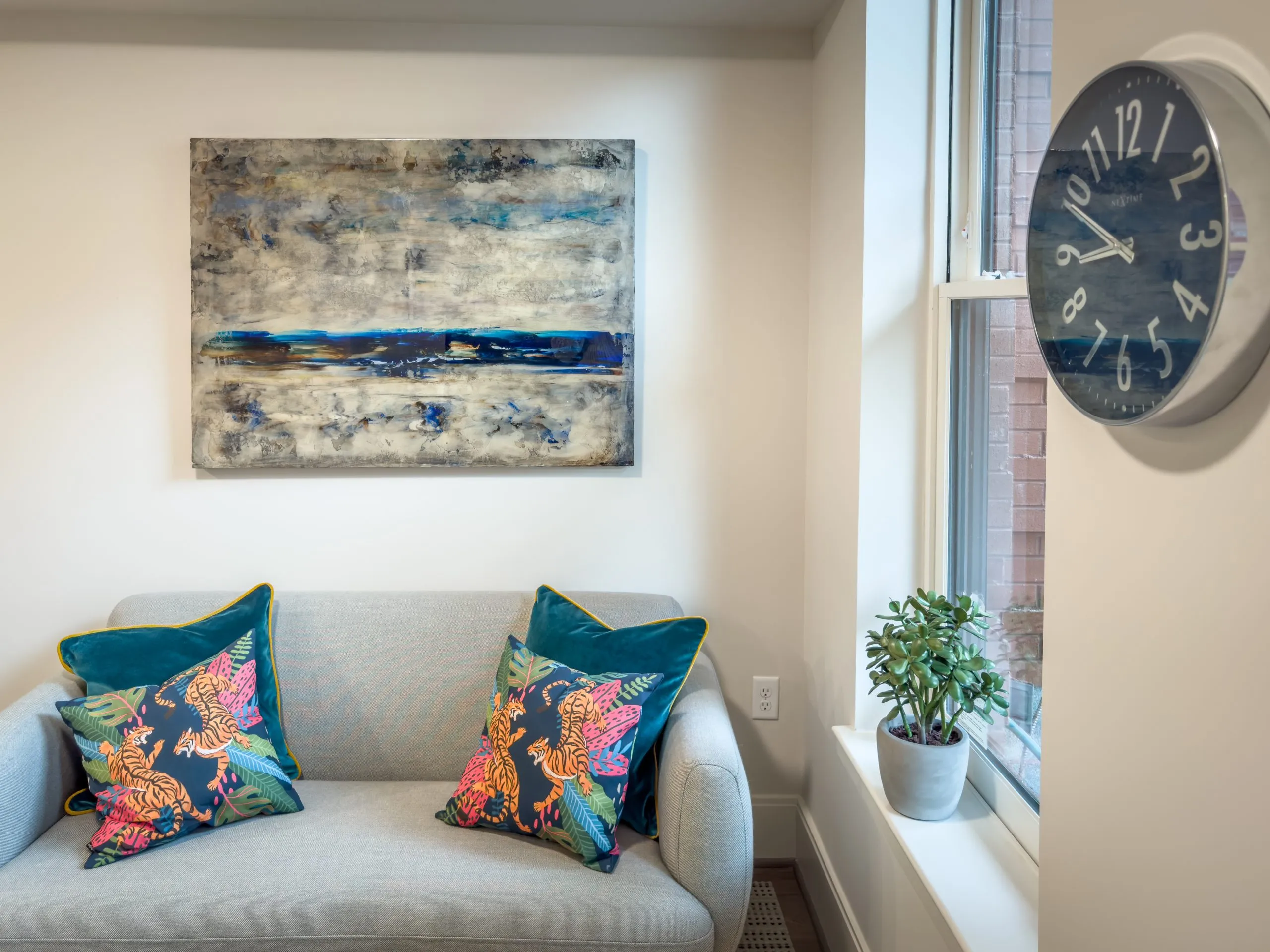 Weavers Row — interior photograph