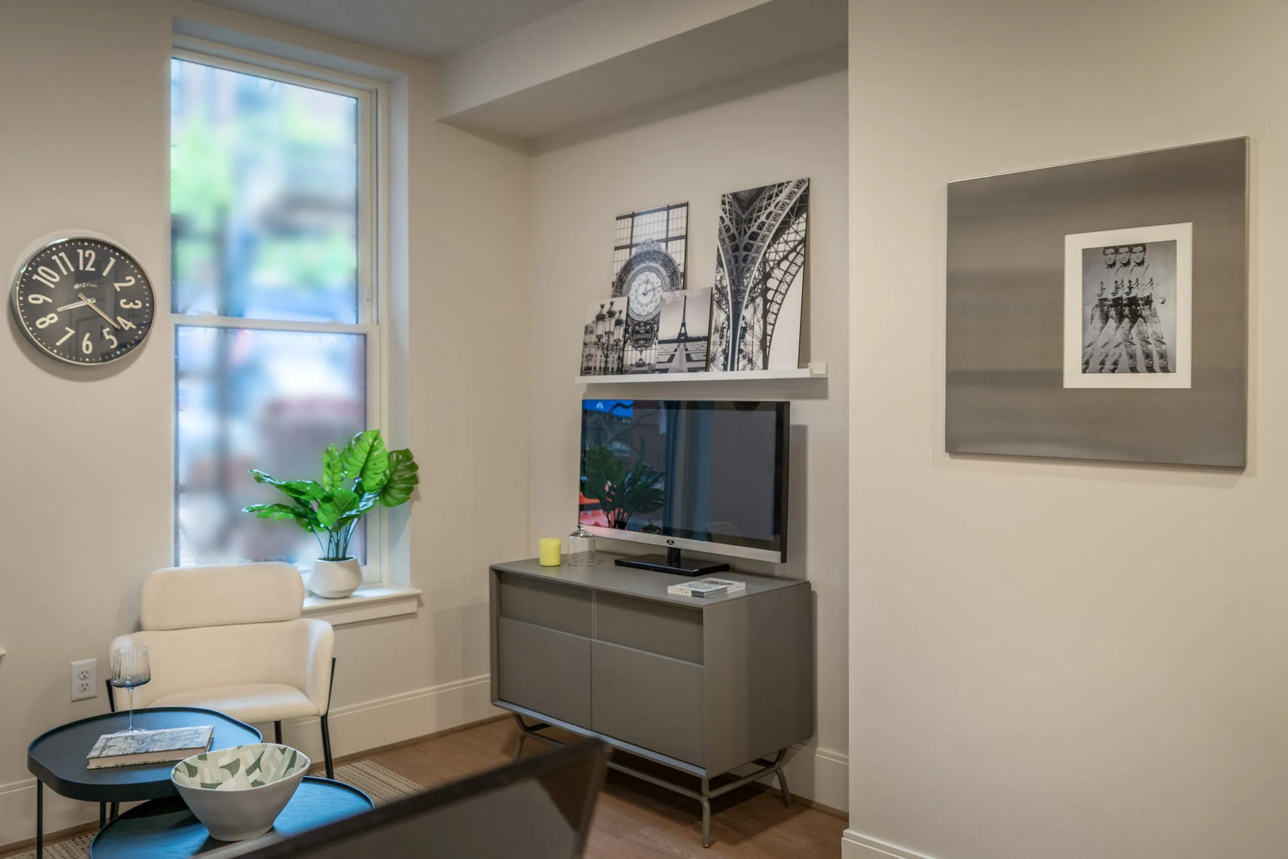 Weavers Row — interior photograph