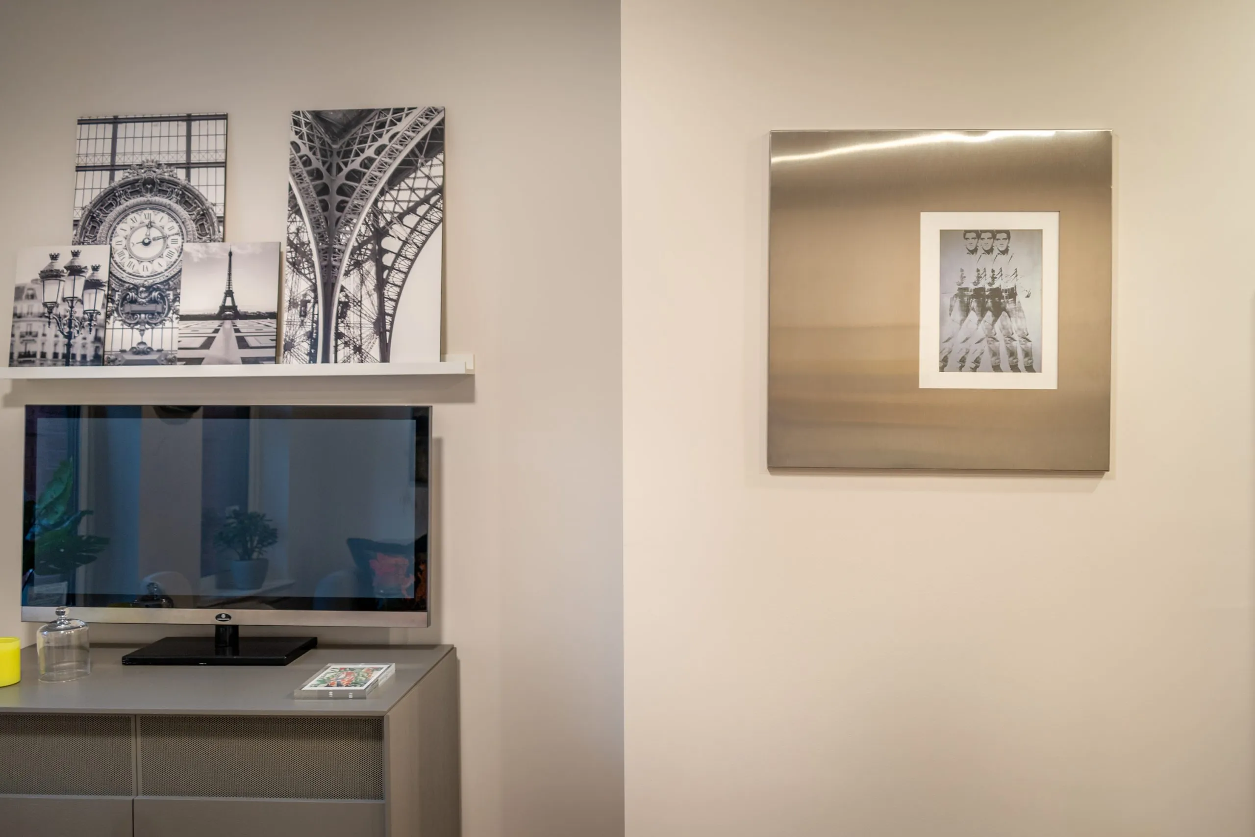 Weavers Row — interior photograph