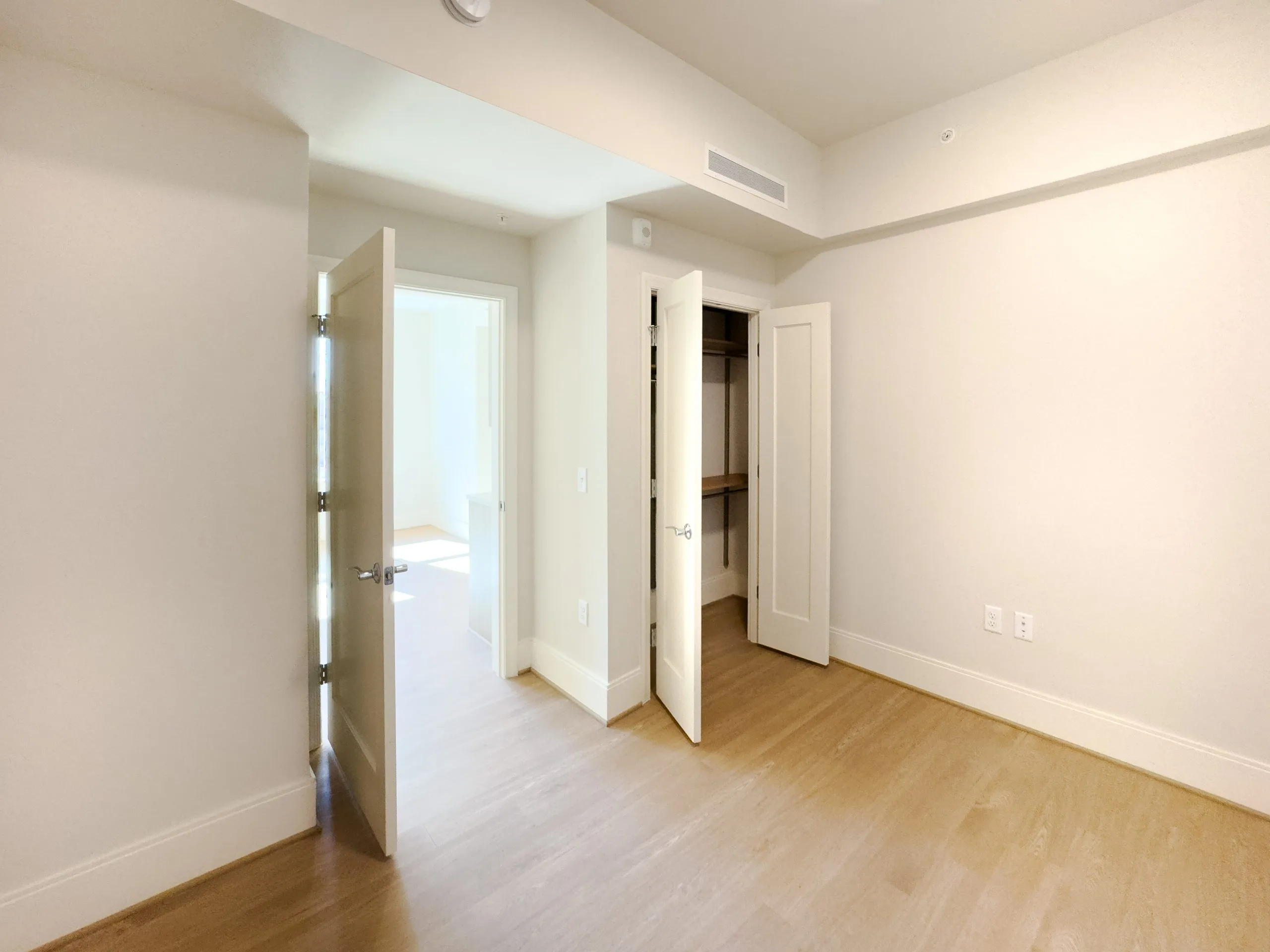 Weavers Row — interior photograph