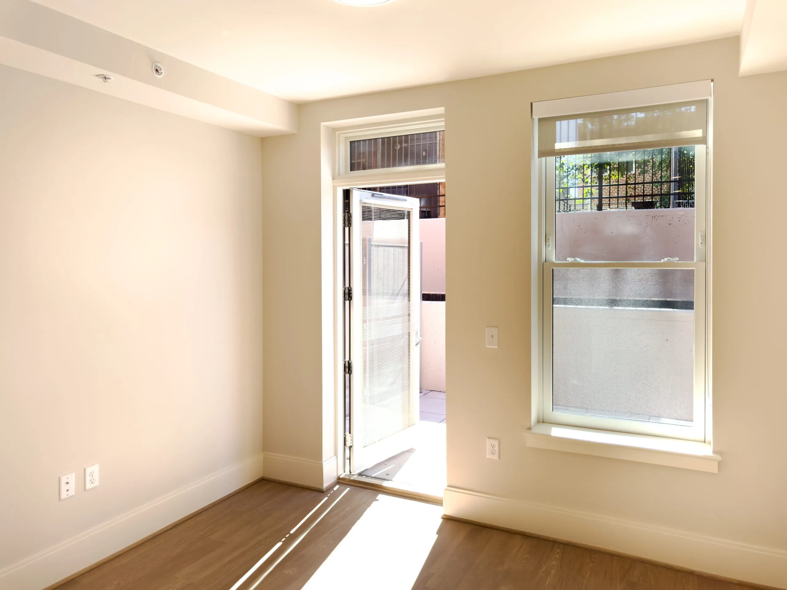 Weavers Row — interior photograph